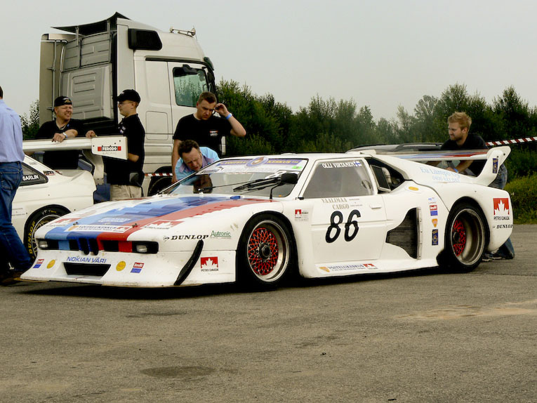 http://www.appelsiini.net/projects/lazyload/img/bmw_m1_side.jpg